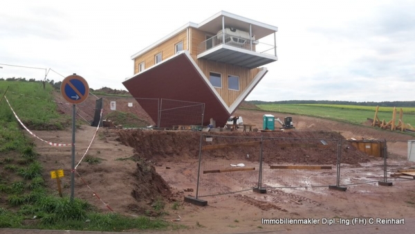 Haus im &quot;Kopfstand&quot;